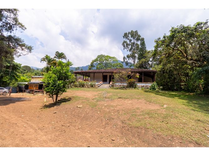 Finca en venta en Monta�Ita, Copacabana, 868 m² · foto 2 de 24