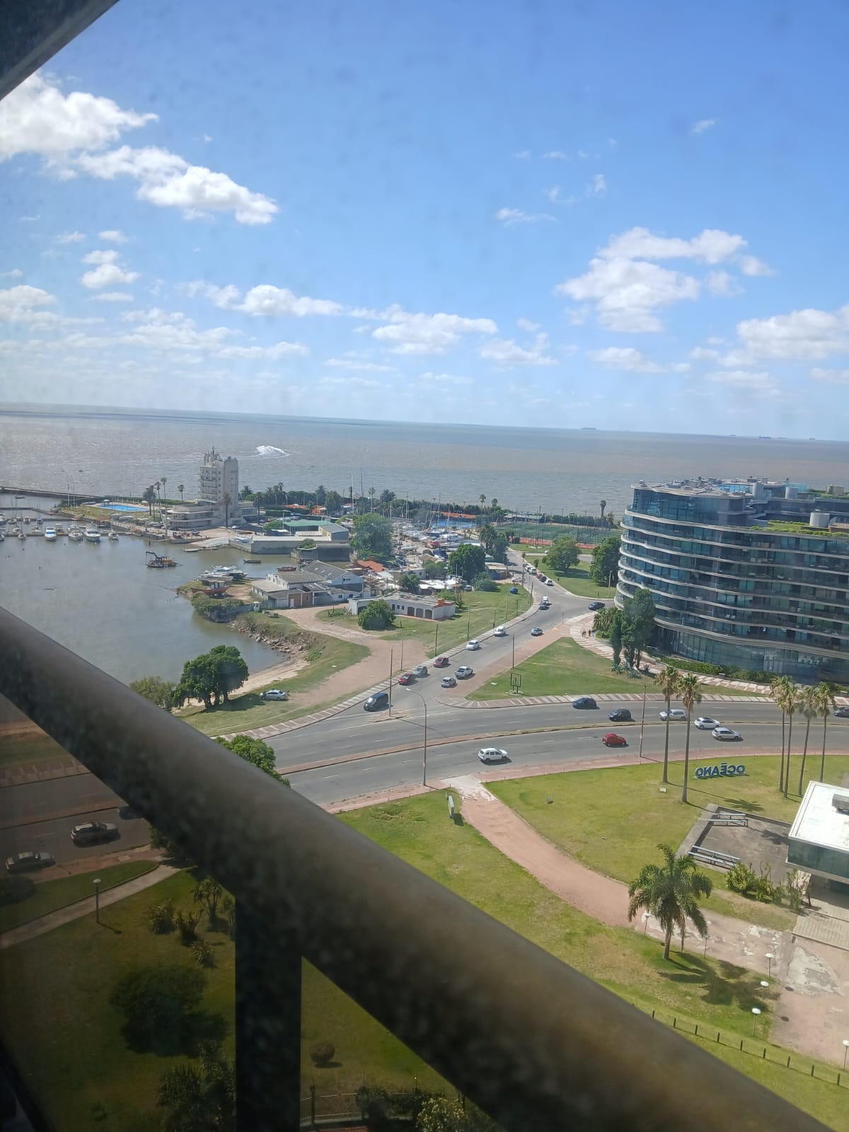 TORRES DEL PUERTO, LUGAR PRIVILEGIADO DE MONTEVIDEO
