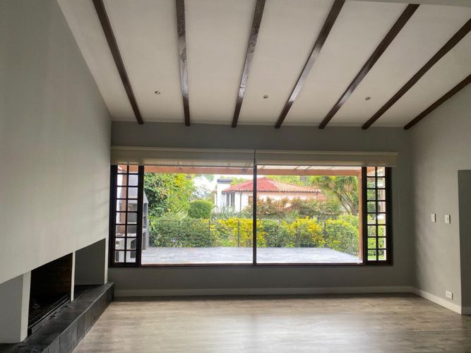 Casa de 5 alcobas en venta en Santa Ana Oriental, Bogotá, 550 m² · foto 3 de 24