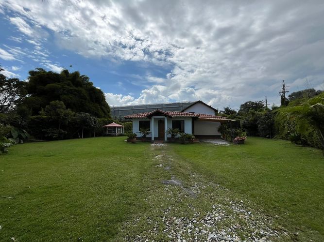 Finca en arriendo en El Porvenir, Rionegro, 220 m² · foto 2 de 20
