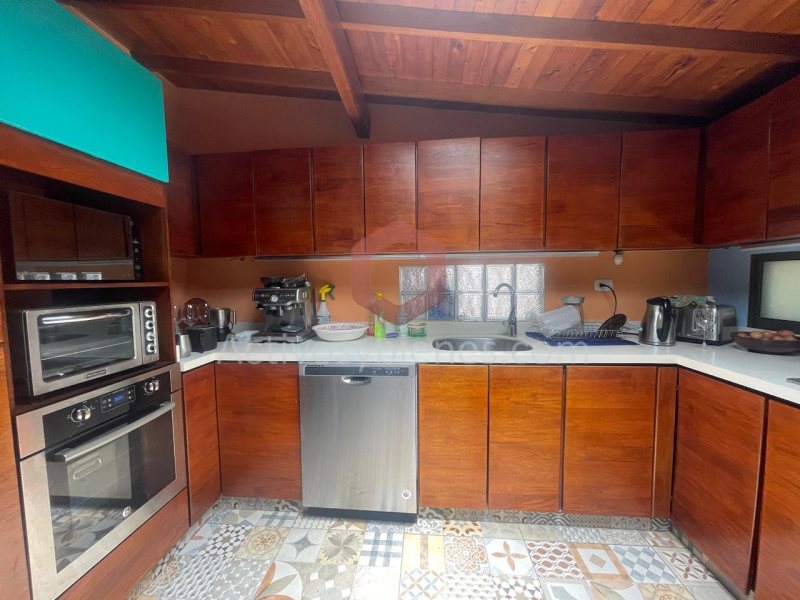 4BR Country House in Mampuesto (2200 m²) for Sale