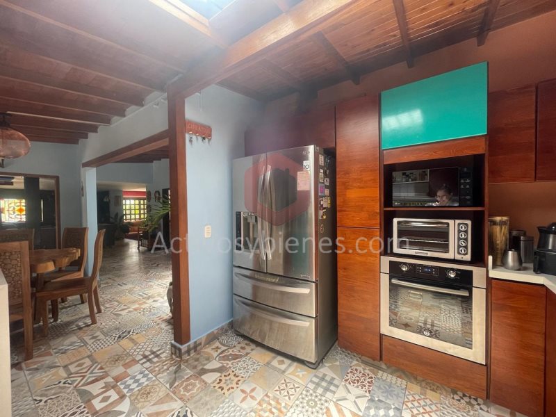 4BR Country House in Mampuesto (2200 m²) for Sale - 4