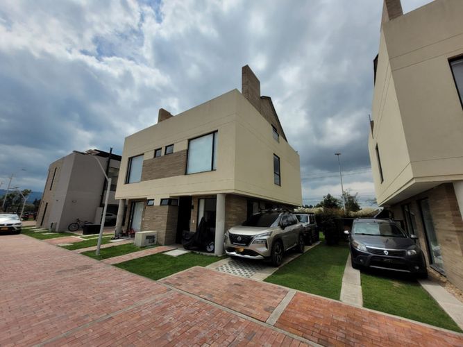 Casa de 3 alcobas en venta en Bojaca, Chía, 122 m² · foto 2 de 10