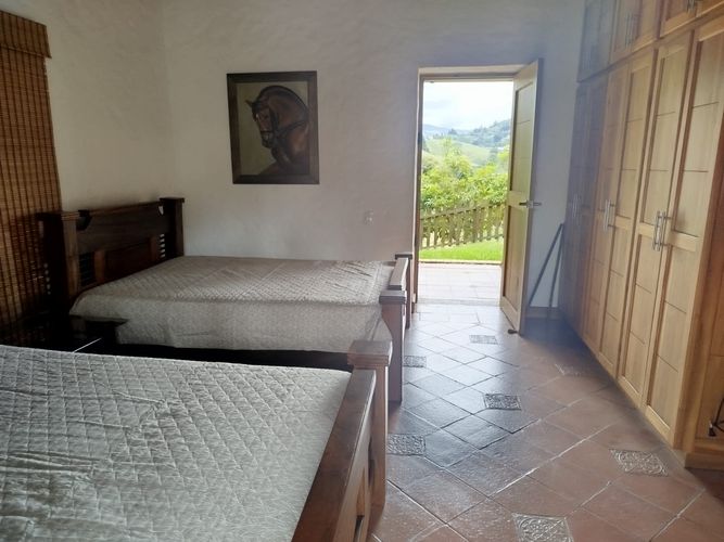 Casa de 5 alcobas en arriendo en Guarne, 500 m² · foto 3 de 20