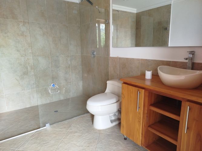 Casa de 5 alcobas en arriendo en Guarne, 500 m² · foto 13 de 20
