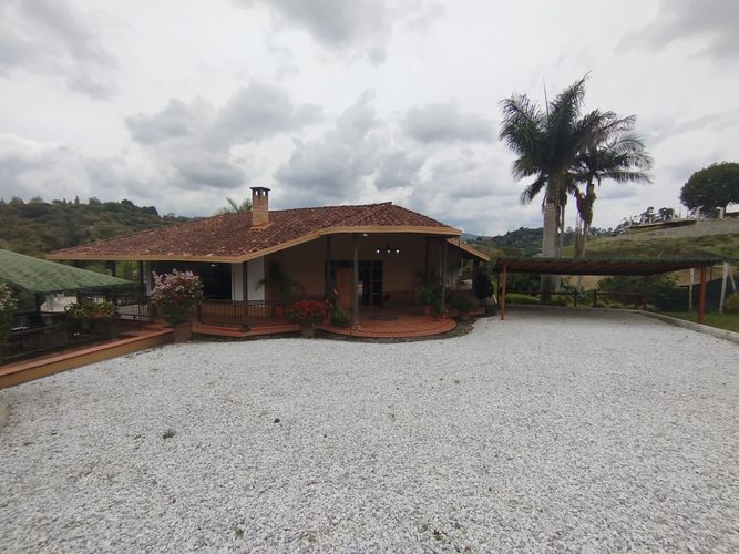 Casa de 5 alcobas en arriendo en Guarne, 500 m² · foto 18 de 20