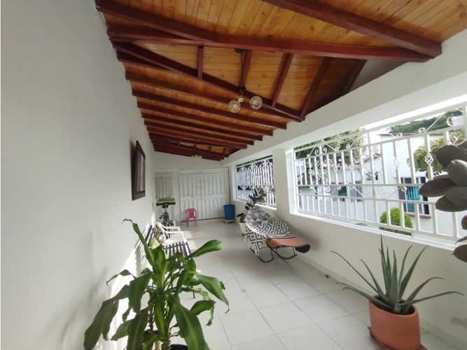 Casa de 5 alcobas en venta en Villa España, Floridablanca, 200 m² · foto 2 de 24