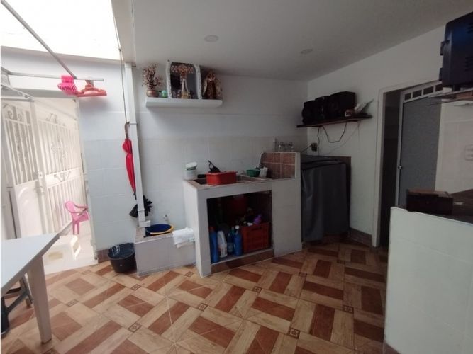 Casa de 5 alcobas en venta en Villa España, Floridablanca, 200 m² · foto 5 de 24