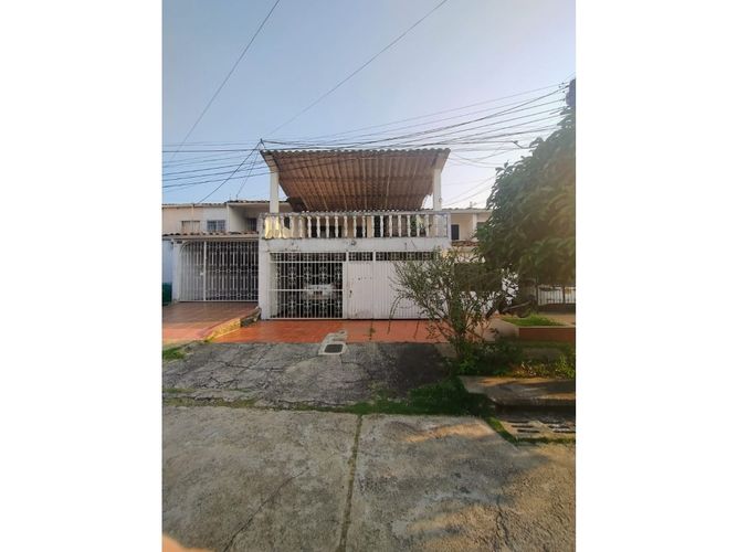 Casa de 3 alcobas en venta en Andalucia, Floridablanca, 230 m² · foto 2 de 18