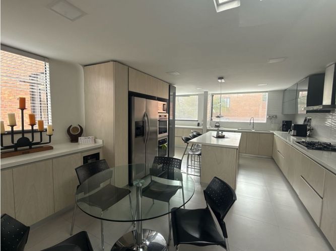 Apartamento de 3 alcobas en venta en Cerros De Suba, Bogotá, 300 m² · foto 2 de 24