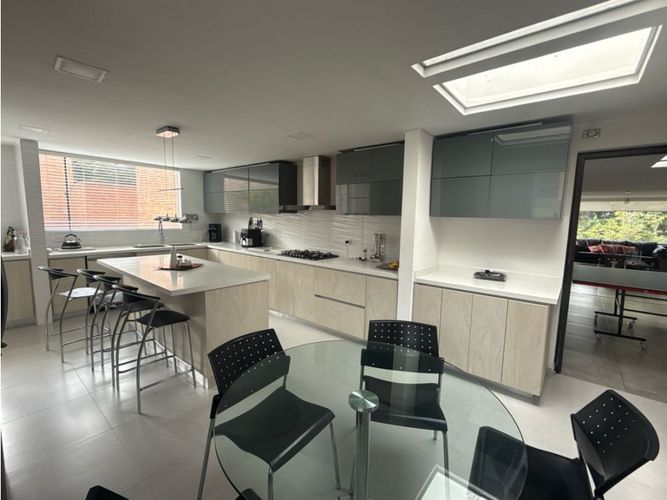 Apartamento de 3 alcobas en venta en Cerros De Suba, Bogotá, 300 m² · foto 3 de 24