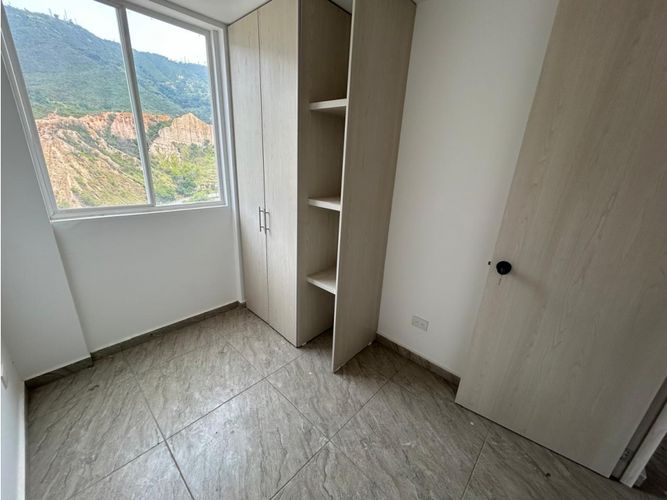 Apartamento de 3 alcobas en venta en Aldea Alta, Girón, 58 m² · foto 15 de 24