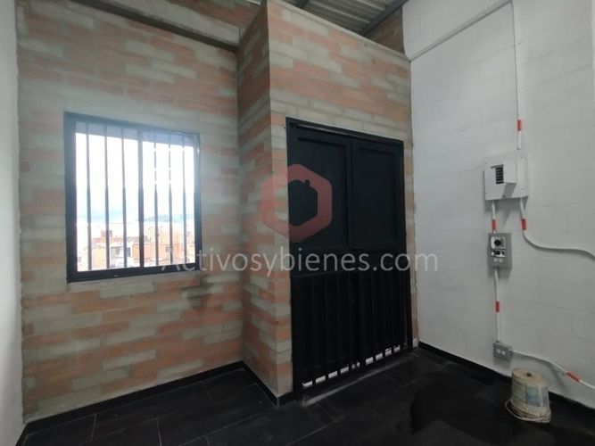 Bodega en arriendo en Cristo Rey, Medellín, 240 m² · foto 3 de 18
