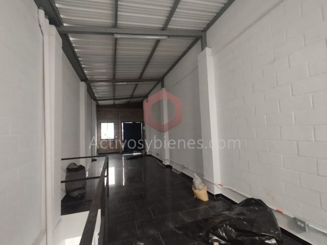 Bodega en arriendo en Cristo Rey, Medellín, 240 m² · foto 8 de 18