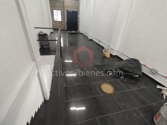 Bodega en arriendo en Cristo Rey, Medellín, 240 m² · foto 9 de 18