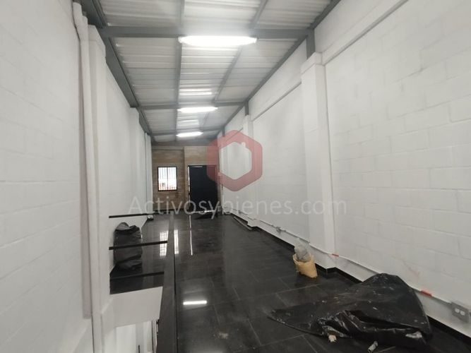 Bodega en arriendo en Cristo Rey, Medellín, 240 m² · foto 16 de 18