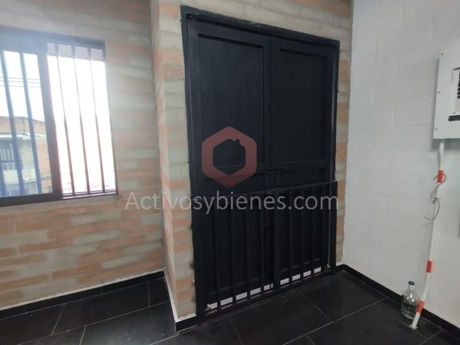 Bodega en arriendo en Cristo Rey, Medellín, 240 m² · foto 17 de 18