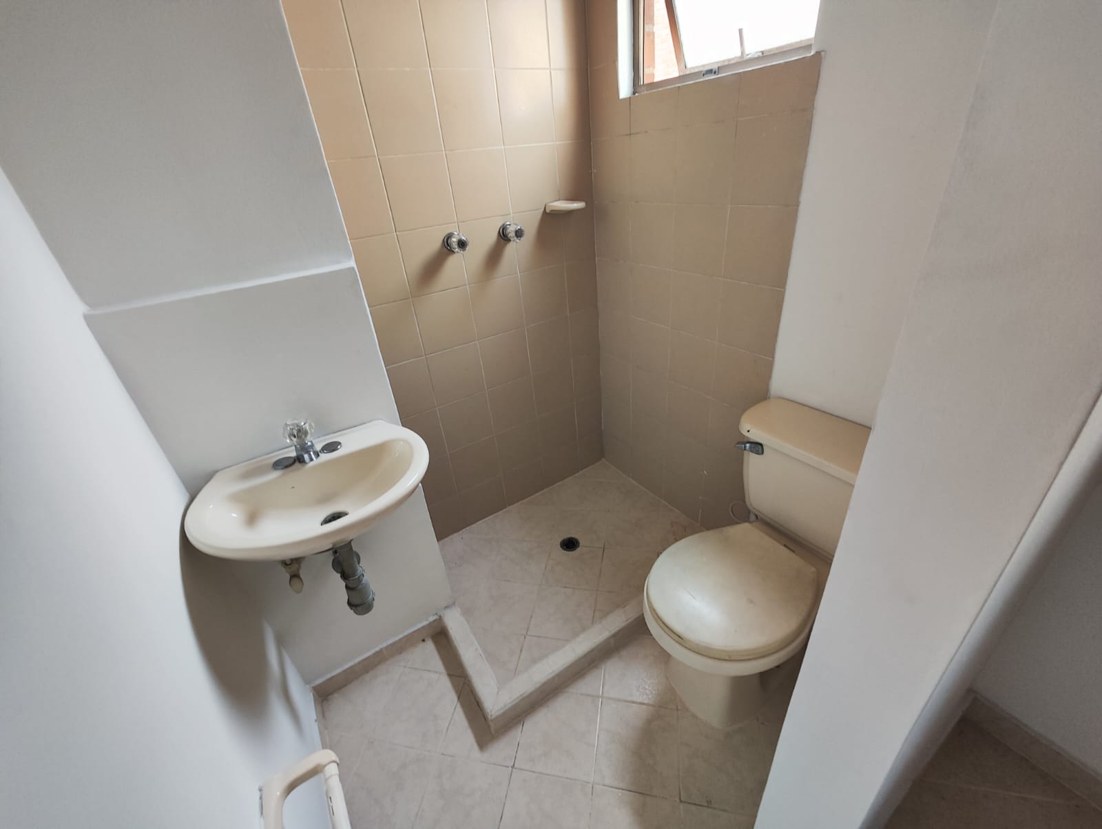 Apartamento en arriendo en Laureles, Medellín · foto 17 de 18