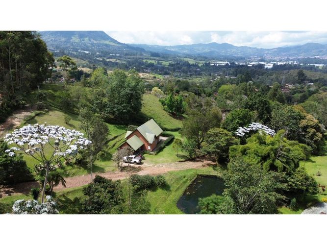 Casa de 4 alcobas en venta en San Miguel, La Ceja, 240 m² · foto 2 de 20