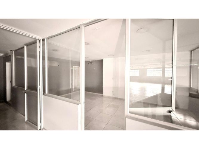 Bodega en arriendo en El Poblado, Medellín, 530 m² · foto 3 de 7