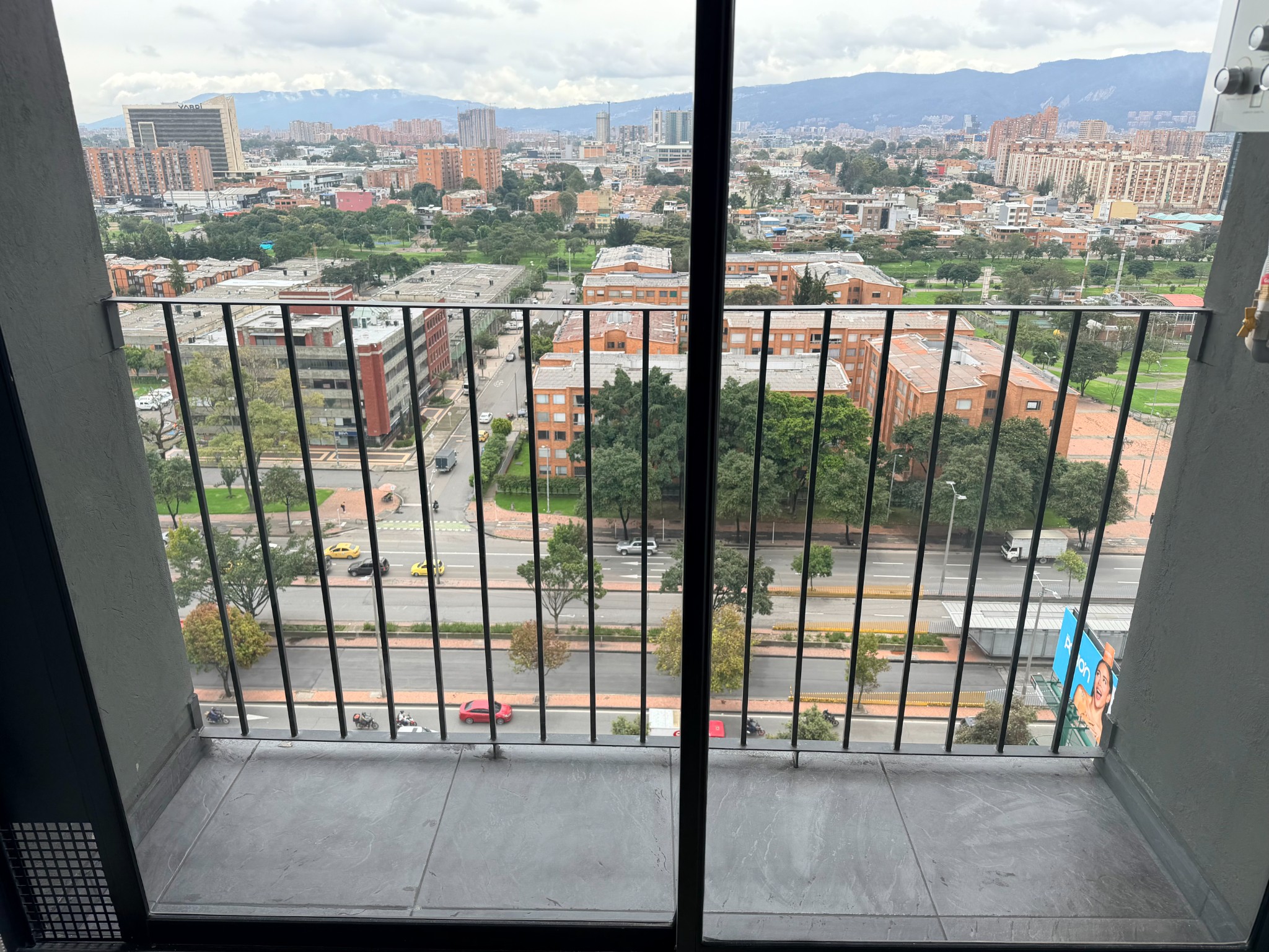 Apartamento en arriendo en Las Ferias, Bogotá · foto 9 de 24
