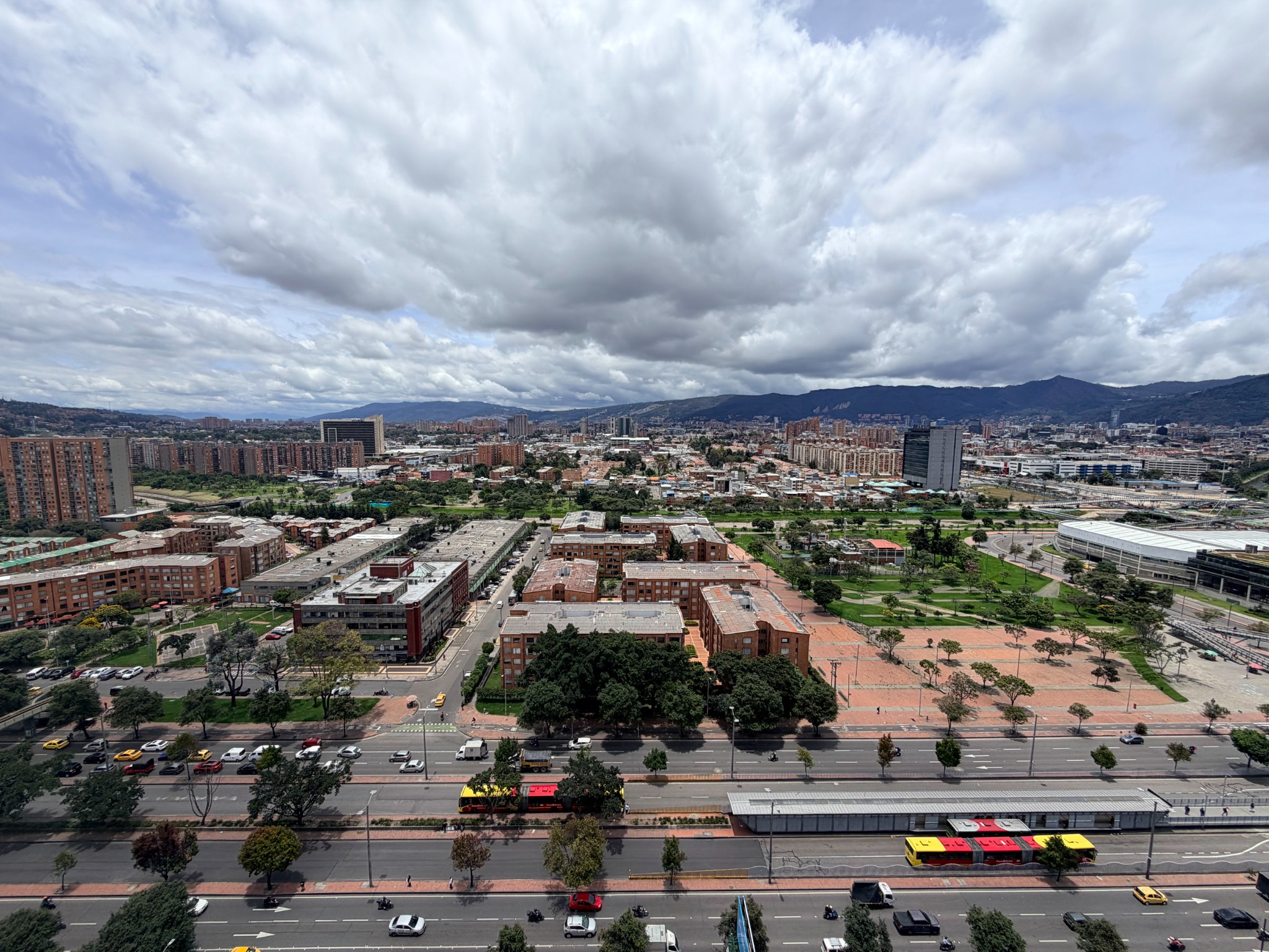 Apartamento en arriendo en Las Ferias, Bogotá · foto 10 de 24