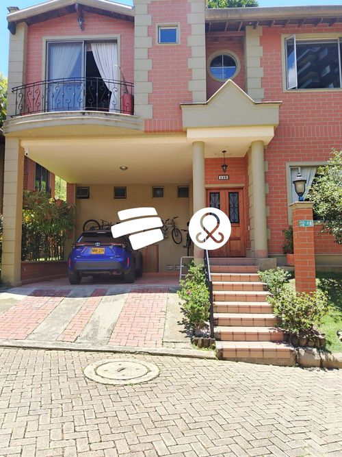 Casa de 4 alcobas en venta en Entreamigos, Sabaneta, 225 m² · foto 2 de 19