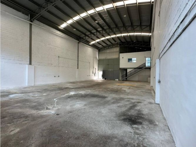 Bodega en arriendo en Caqueta, La Estrella, 405 m² · foto 4 de 7