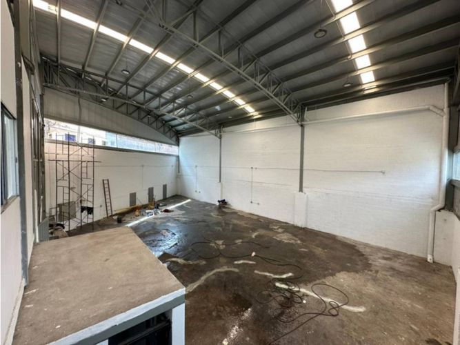 Bodega en arriendo en Caqueta, La Estrella, 350 m² · foto 2 de 8