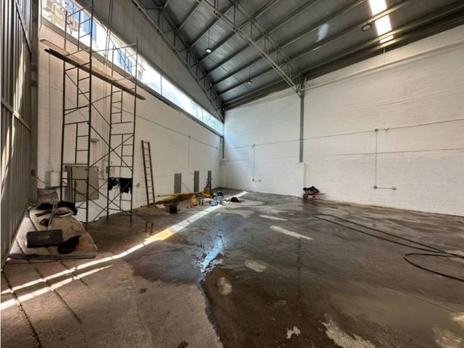 Bodega en arriendo en Caqueta, La Estrella, 350 m² · foto 3 de 8
