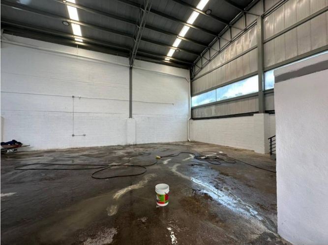 Bodega en arriendo en Caqueta, La Estrella, 350 m² · foto 7 de 8