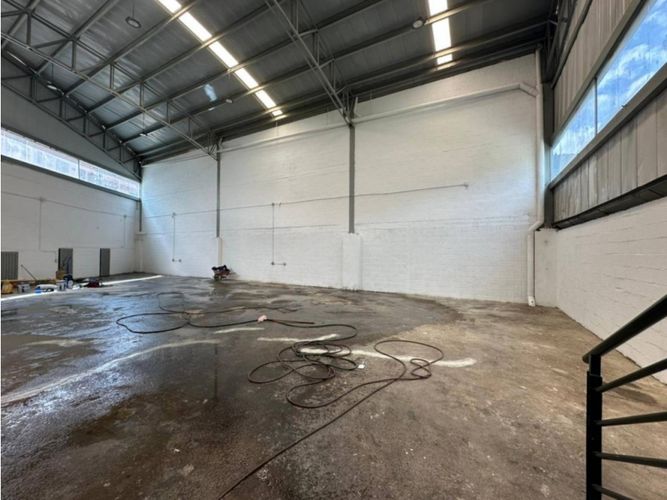 Bodega en arriendo en Caqueta, La Estrella, 350 m² · foto 8 de 8