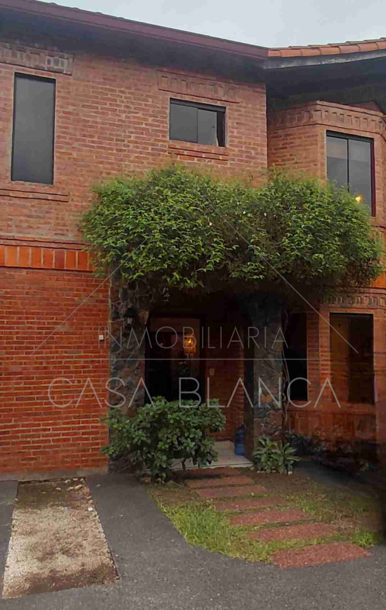VENDO DUPLEX  DE 3 HABITACIONES  –  ASUNCION - CONDOMINIO CERRADO VILLA TOSCANA — foto 3