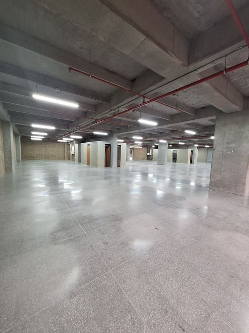 Oficina en arriendo en Rodeo Alto, Medellín, 1125 m² · foto 2 de 9