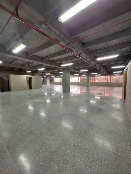 Oficina en arriendo en Rodeo Alto, Medellín, 1125 m² · foto 3 de 9