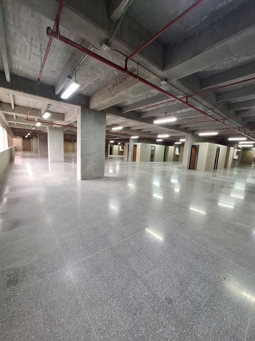 Oficina en arriendo en Rodeo Alto, Medellín, 1125 m² · foto 5 de 9