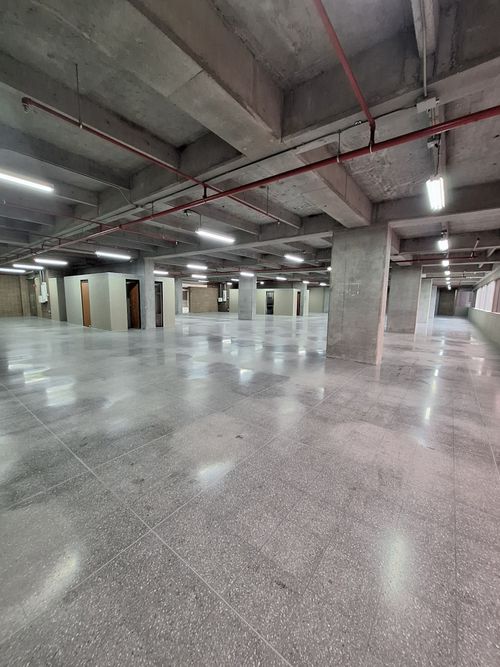 Oficina en arriendo en Rodeo Alto, Medellín, 1125 m² · foto 8 de 9