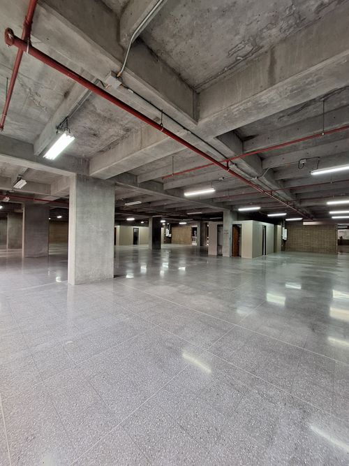 Oficina en arriendo en Rodeo Alto, Medellín, 1125 m² · foto 7 de 9