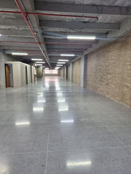 Oficina en arriendo en Rodeo Alto, Medellín, 1125 m² · foto 9 de 9