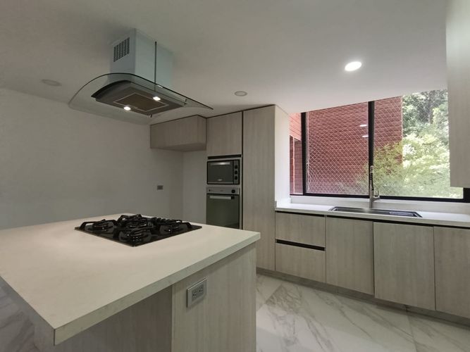 Apartamento de 3 alcobas en arriendo en El Poblado, Medellín, 170 m² · foto 9 de 20