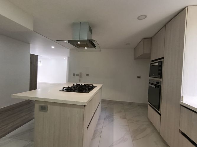 Apartamento de 3 alcobas en arriendo en El Poblado, Medellín, 170 m² · foto 10 de 20