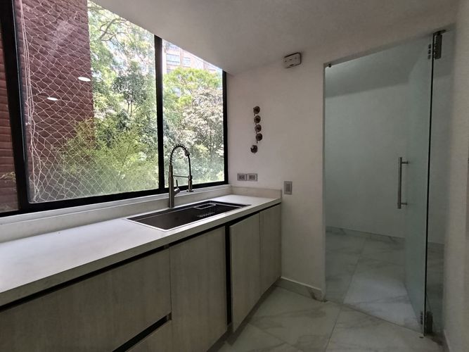 Apartamento de 3 alcobas en arriendo en El Poblado, Medellín, 170 m² · foto 11 de 20