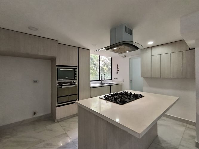 Apartamento de 3 alcobas en arriendo en El Poblado, Medellín, 170 m² · foto 12 de 20