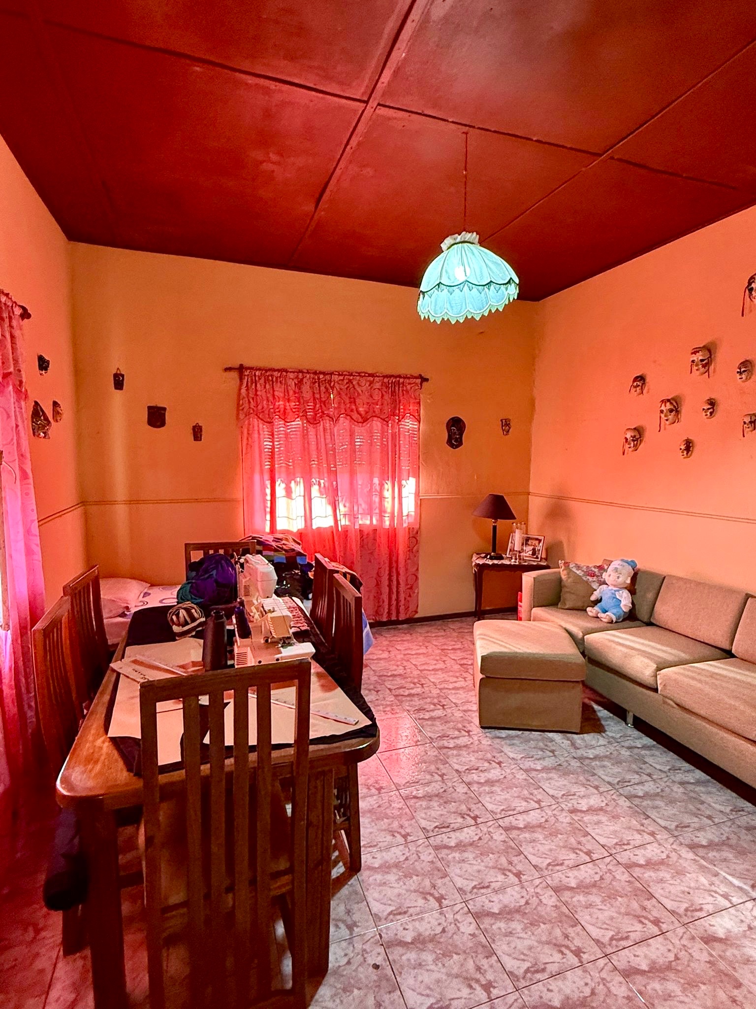Vendo muy linda casa de 2 dormitorios y patio a metros de Plaza Lafone, La Teja