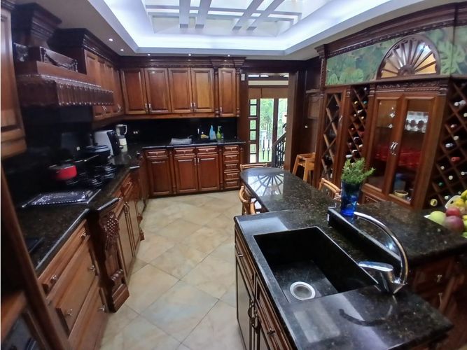Casa de 6 alcobas en venta en El Campestre, Medellín, 646 m² · foto 5 de 20