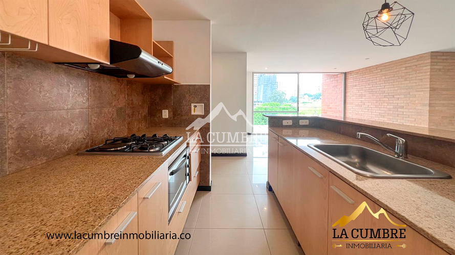 Apartamento de 2 alcobas en arriendo en Los Balsos, Medellín, 100 m² · foto 5 de 17