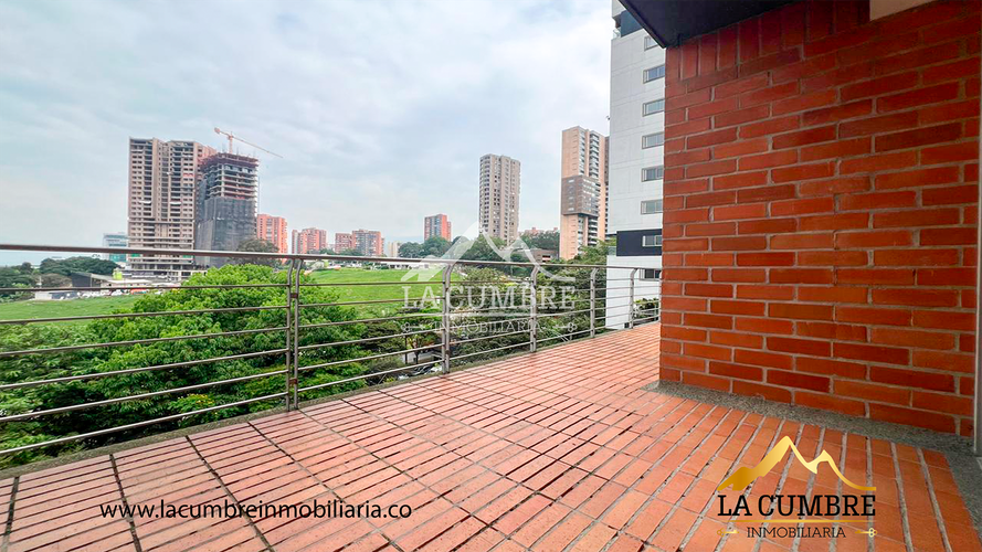Apartamento de 2 alcobas en arriendo en Los Balsos, Medellín, 100 m² · foto 8 de 17