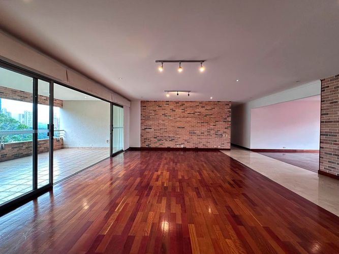 Apartamento de 3 alcobas en venta en El Poblado, Medellín, 316 m² · foto 1 de 17