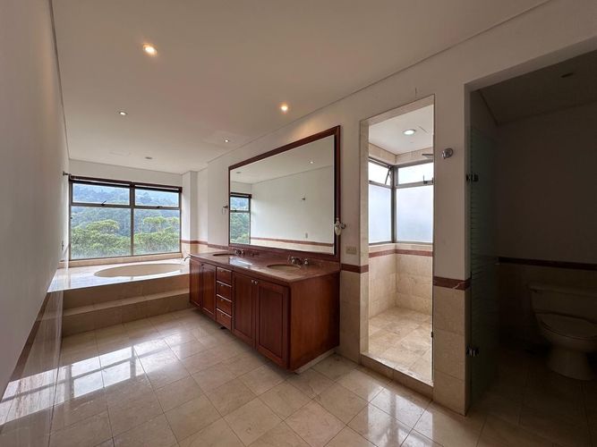 Apartamento de 3 alcobas en venta en El Poblado, Medellín, 316 m² · foto 16 de 17