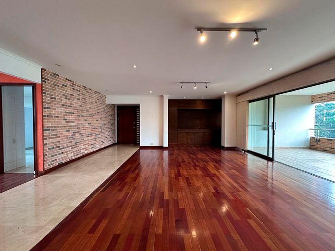 Apartamento de 3 alcobas en venta en El Poblado, Medellín, 316 m² · foto 3 de 17